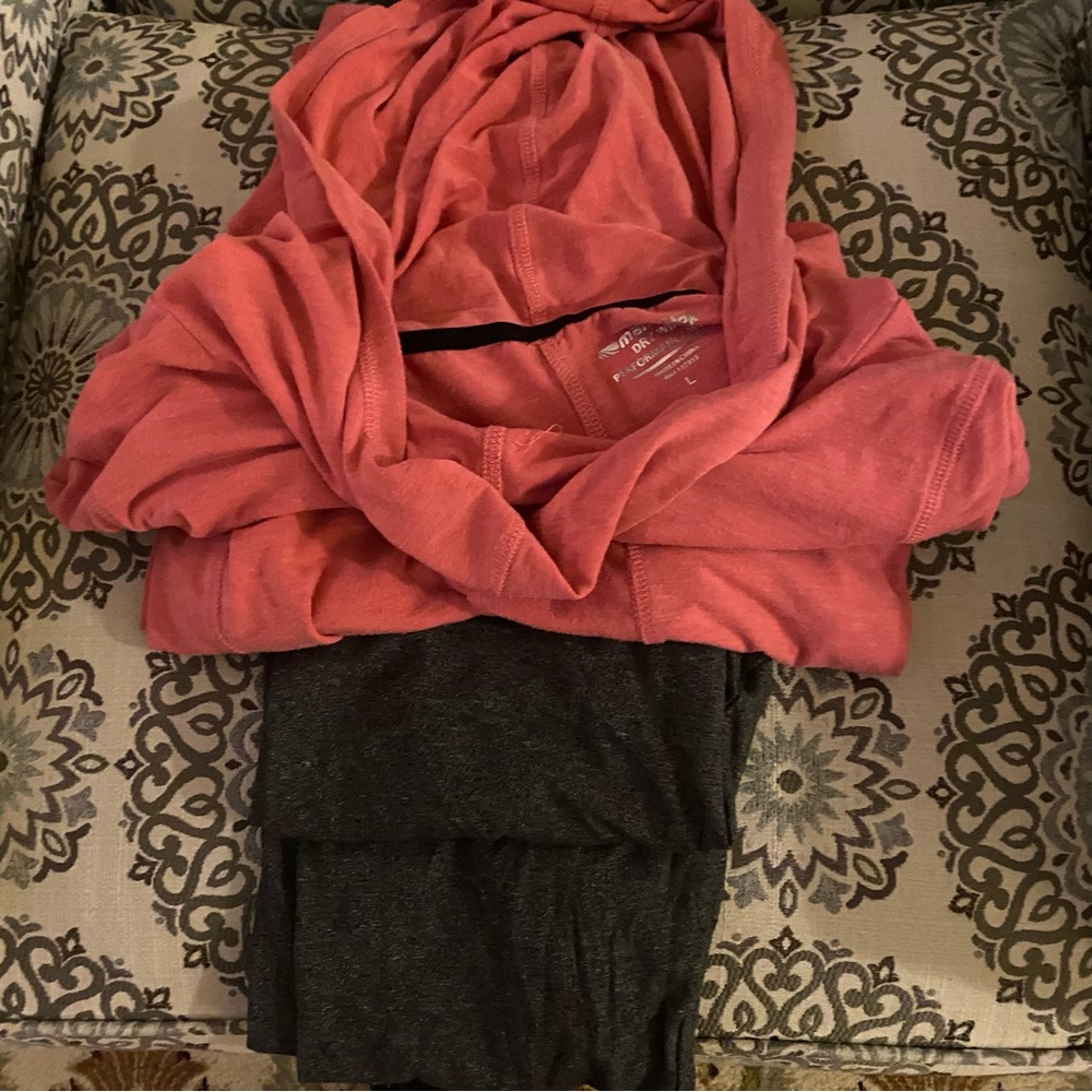 Set!!! Pink Dry-Wik Top and Grey Legging - Large